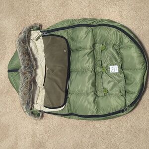 7 A.M. Enfant le sac igloo